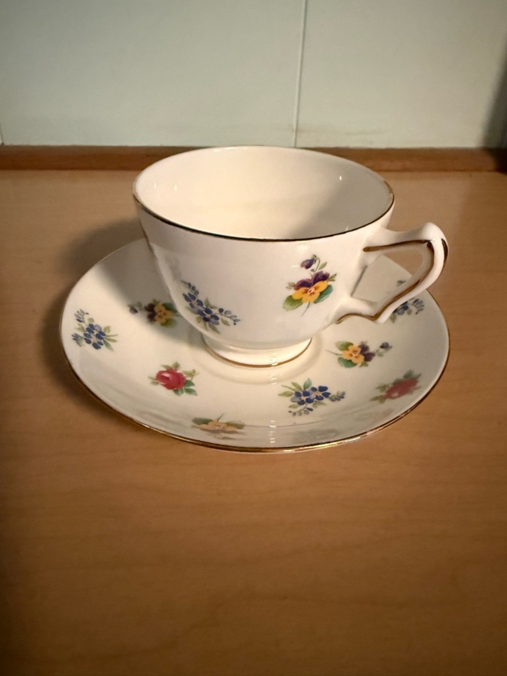 Crown Staffordshire England Fine Bone China Floral Teacup & Saucer w/Gold Trim